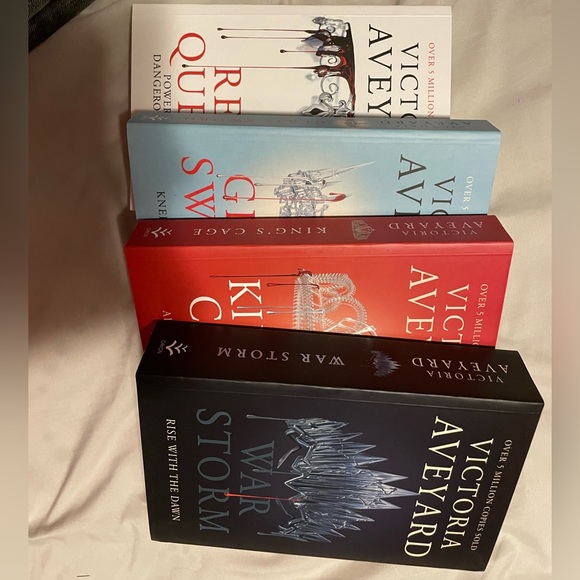 Red queen box set - Picture 4 of 4